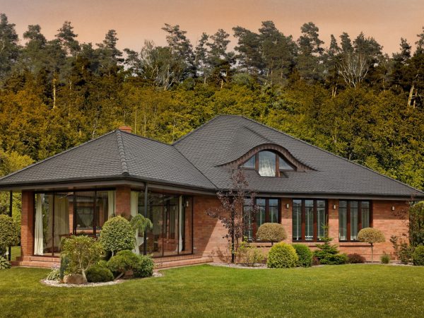 Dachówka ceramiczna Braas Opal, kolor antracytowy