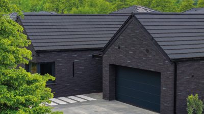 W 2026 roku kolor dachu to już nie dodatek – to jeden z głównych języków, którymi mówi architektura